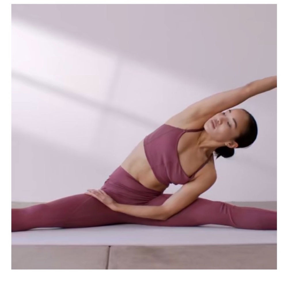 NWT adidas yoga studio light-support 3-stripes bra burgundy size XSDD - Picture 3 of 11